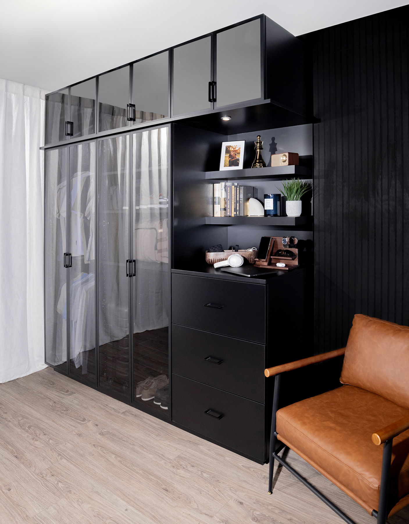 Black Flat Panel — Walk-In Closets project in Hawaiʻi