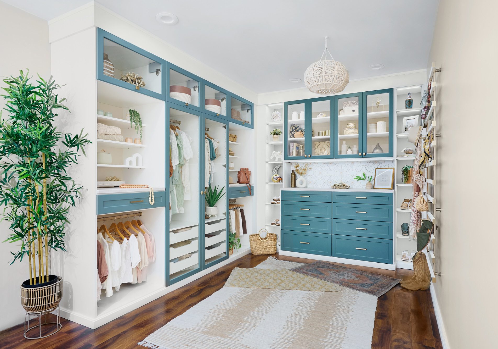 Lagoon & White Closet — Walk-In Closets project in Hawaiʻi